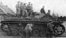 Бойцы Красной Армии отправляются в бой на трофейных танках PzKpfw III. Западный фронт, сентябрь 1941 г. 